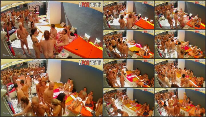 Sex in swingers club 31